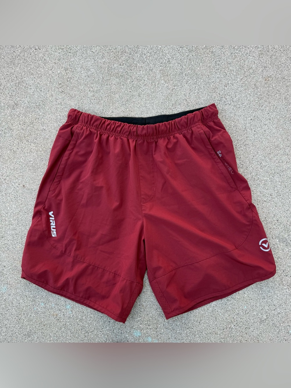 VIRUS shorts size large